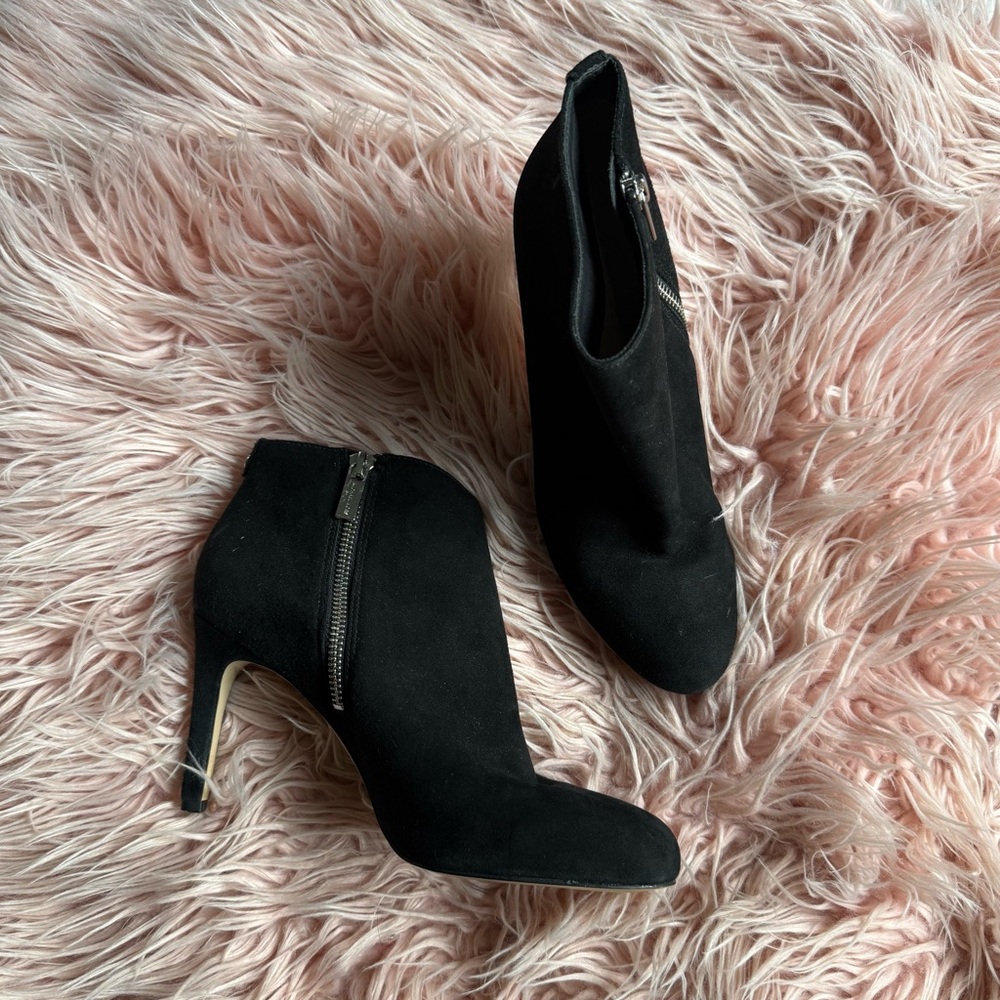 Michael Michael Kors Black Suede Heeled Zippered Point Tor Booties Size 8